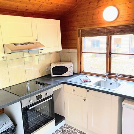 Otter 4 Hot Tub - Huntersmoon-Warminster-Bath-Salisbury Villa Exterior photo