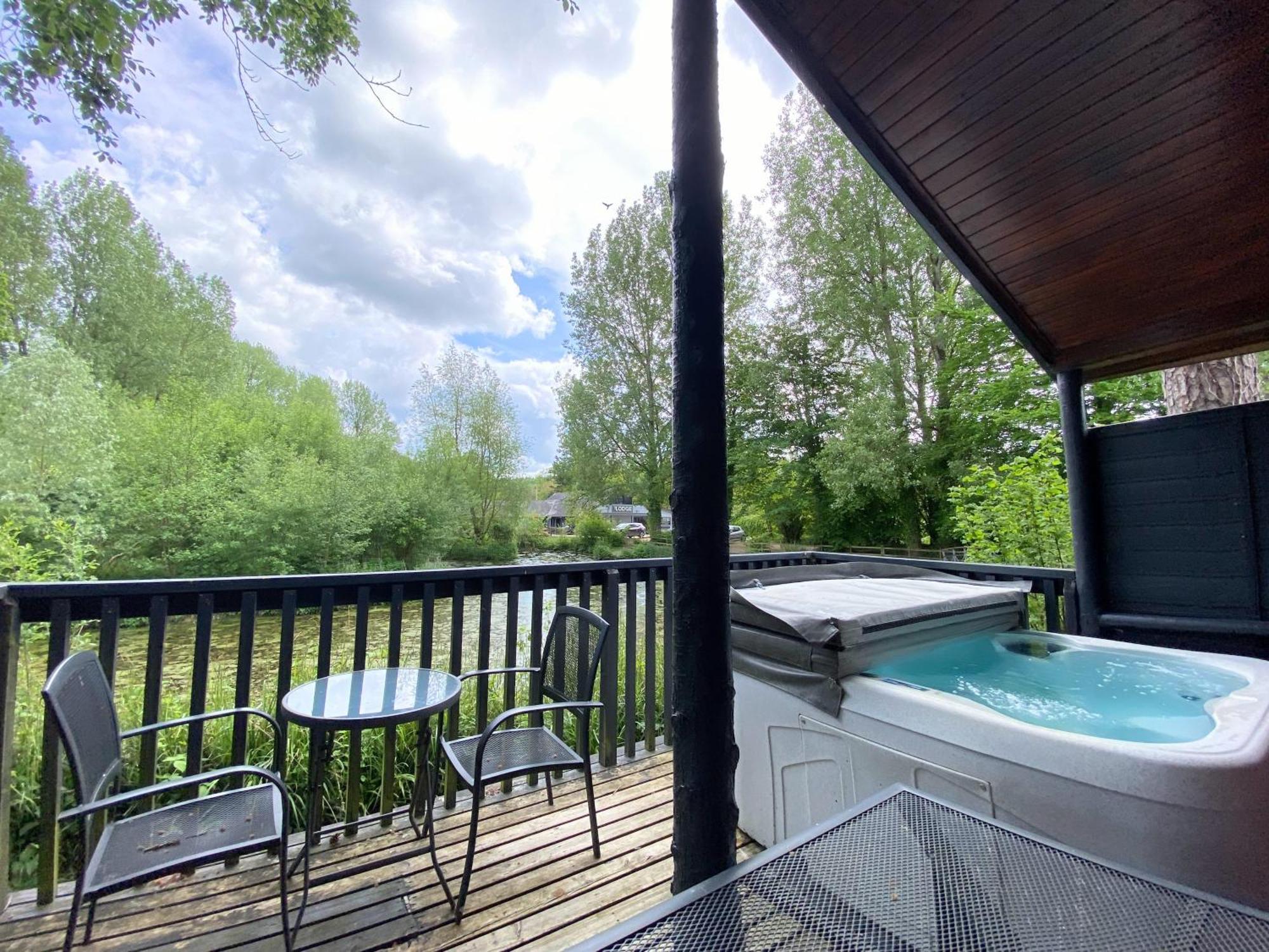 Otter 4 Hot Tub - Huntersmoon-Warminster-Bath-Salisbury Villa Exterior photo